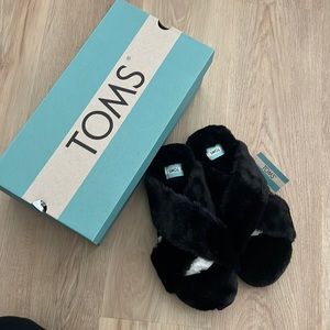 Susie TOMS faux fur slippers black comfy